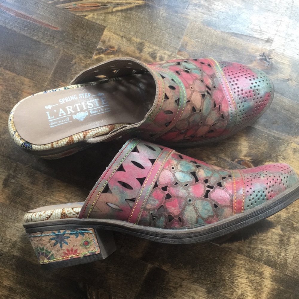 Multicolor Cutout Mule - Pink/Green